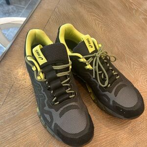 Men’s size 10 asics  like new. Worn one time